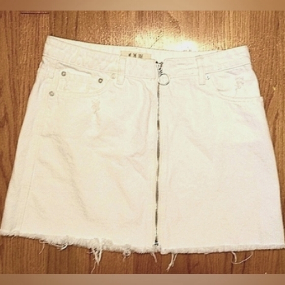 Free People We the Free front zip white distressed denim mini skirt Size 29 - Picture 2 of 6